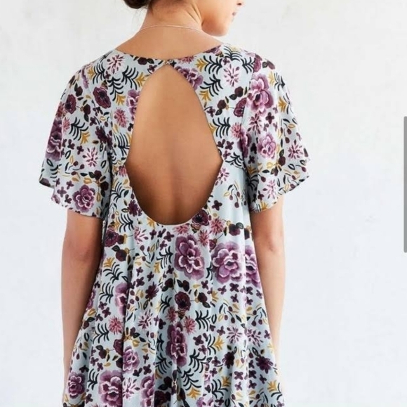 URBAN Outfitters Kimchi Blue Floral Open Back Mini Dress Size Small - Picture 2 of 8